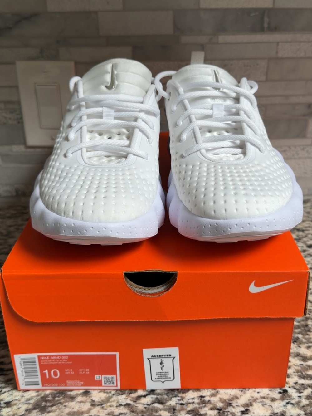 Nike Mind 002 White Men’s Size 10 Sneakers HQ4308-100 w/ Box